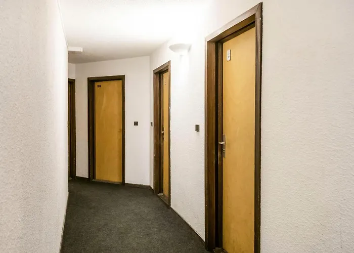 Daire Schuss - Location: De 35 M2 Avec Grand Balcon Sud Ouest Mae-9894